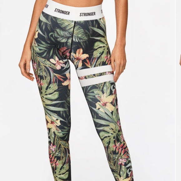 Stronger Vietnam Floral Print Active Leggings and Sport Bra Set Size Medium - Picture 4 of 9